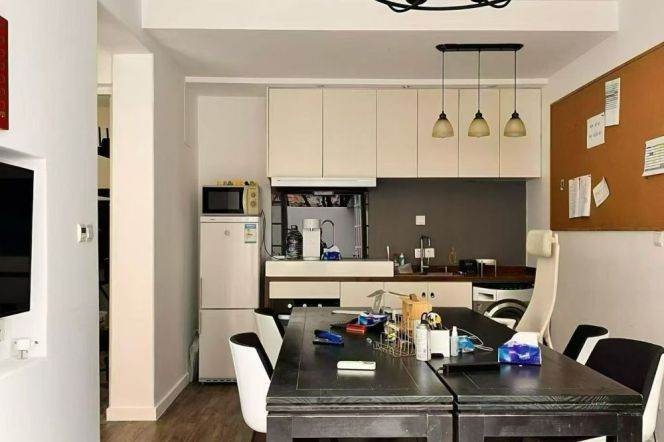 Cozy 2brs with garden near Jiangsu Road/Jing'an Temple