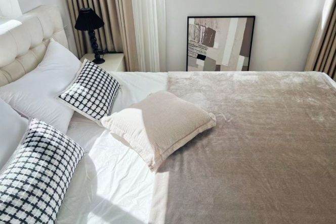  modern 1br Nr Jiangsu road M2/11