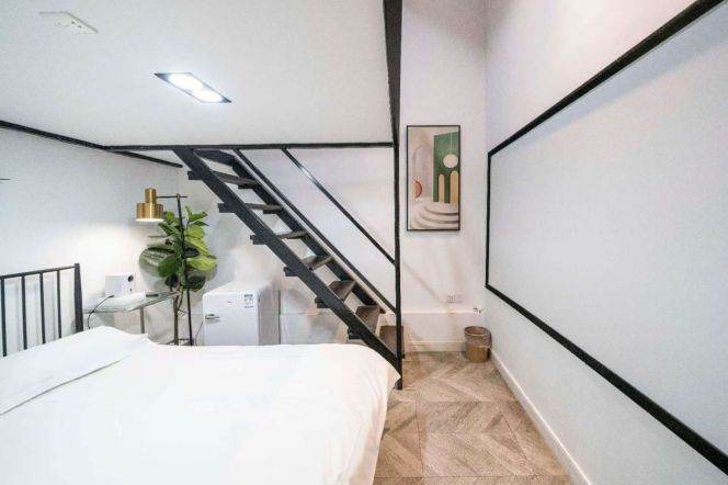 Cozy loft on Xinle rd near IAPM & L1/10/12 Shanxi rd station