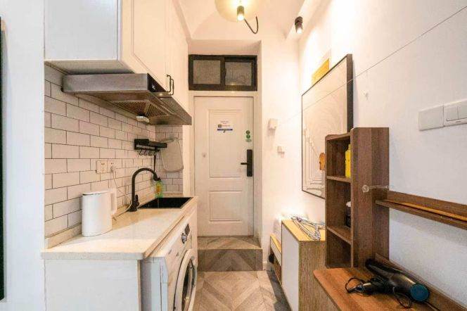 Cozy loft on Xinle rd near IAPM & L1/10/12 Shanxi rd station