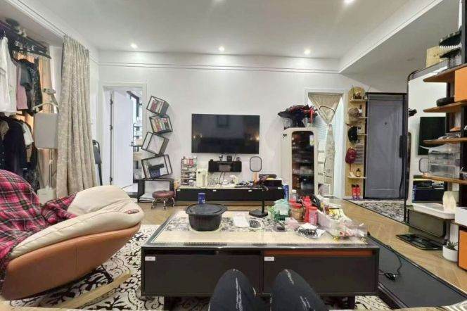 Valuable/Spacious Ruijin/Huaihai Rd 1+1BR with Central AC 14K   