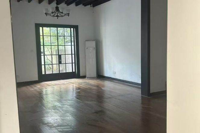 The entire 3-story building/230sqm & private garden/oven @Xinhua Rd