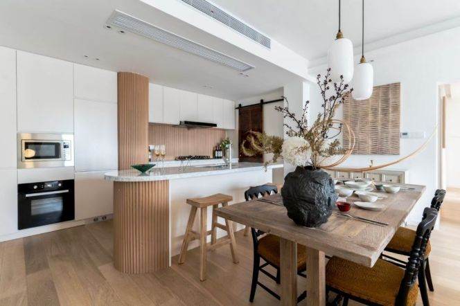 Morden 3brs with balcony and wall raditor nearby  Tianzifang