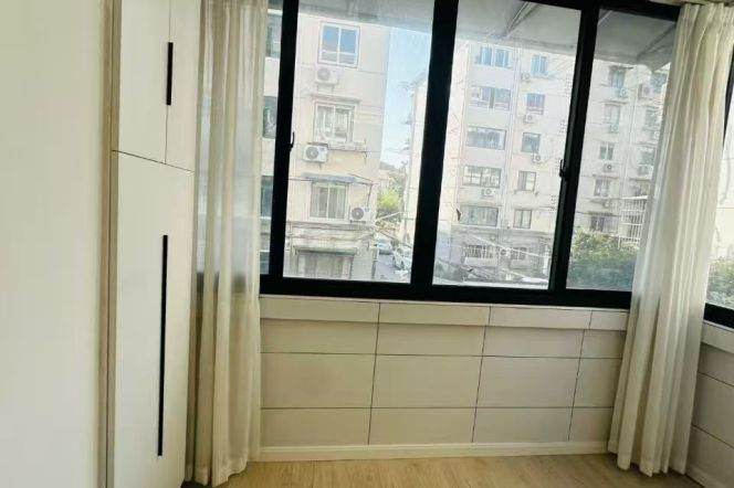 Loushanguan rd 2BR apartment