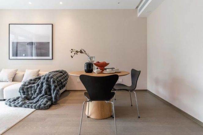 Morden 2brs with balcony and floor heating beside Huang pu river