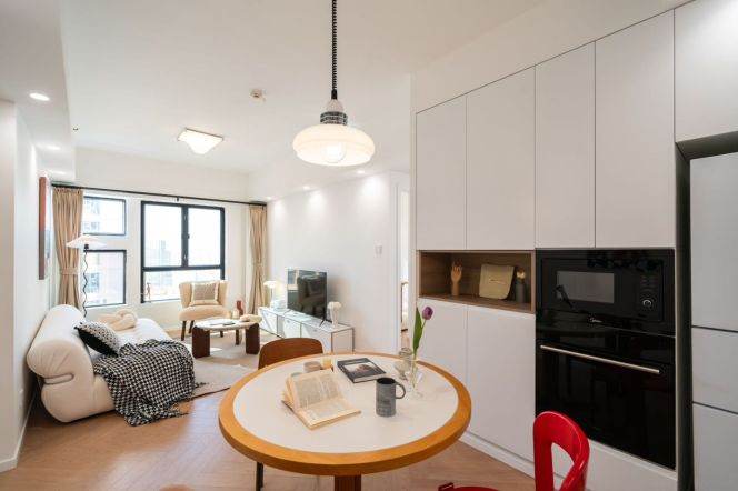 modern 2brs near line 1,12,13 and Su zhou river only 14K 