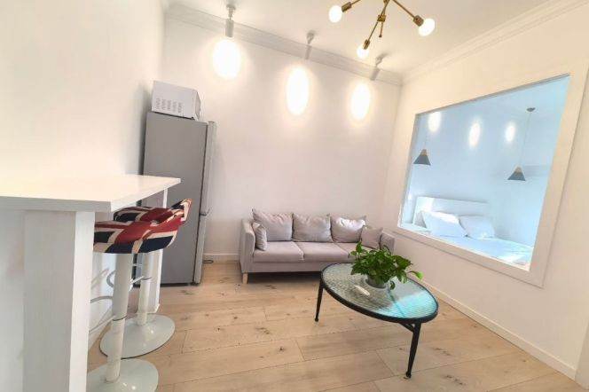 Zhongshan park cozy 1br 1lr@L2/3/4,bright room/Great value