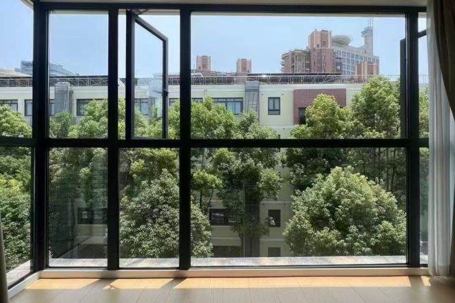 Zhongshan park station nice 2br with balcony with 12.5k