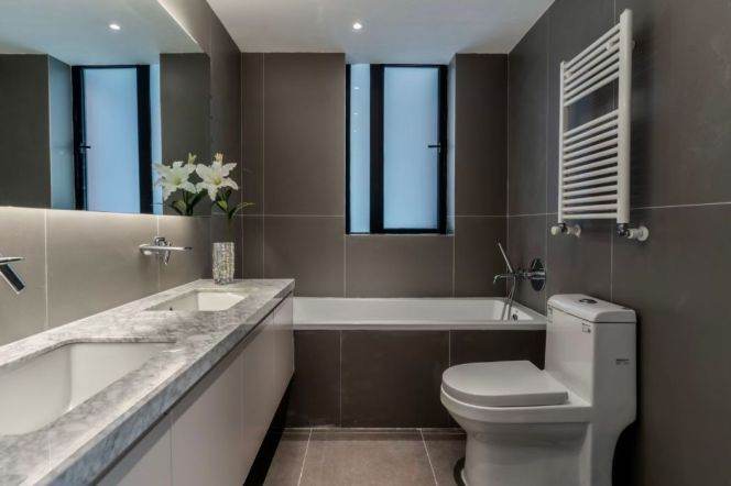 Morden 3brs with balcony and wall raditor nearby  Tianzifang