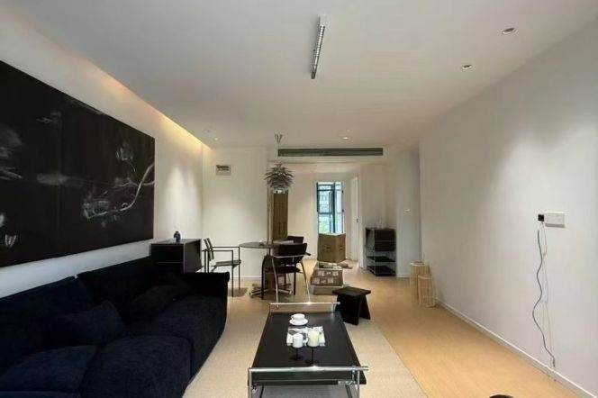 Zhongshan park station nice 2br with balcony with 12.5k