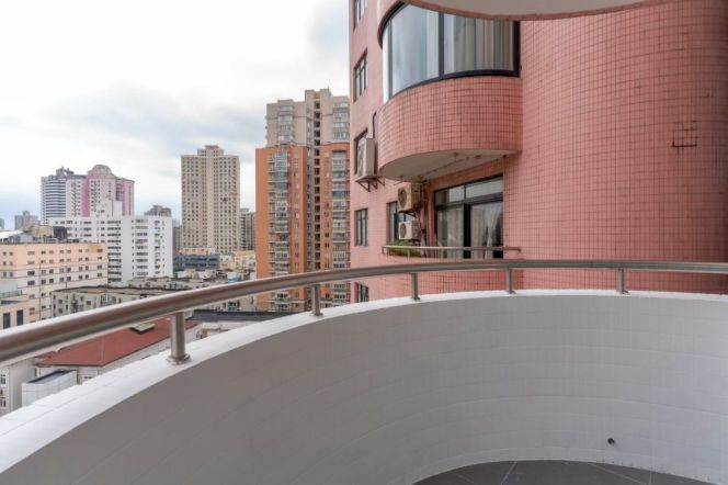 Morden 3brs with balcony and wall raditor nearby  Tianzifang