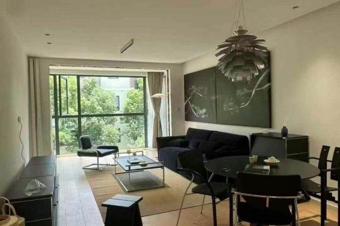 Zhongshan park station nice 2br with balcony with 12.5k