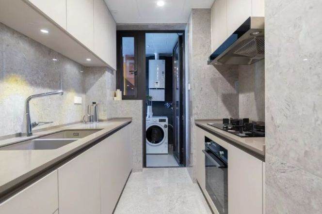 Morden 2brs with balcony and floor heating beside Huang pu river