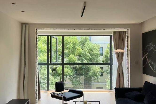 Zhongshan park station nice 2br with balcony with 12.5k