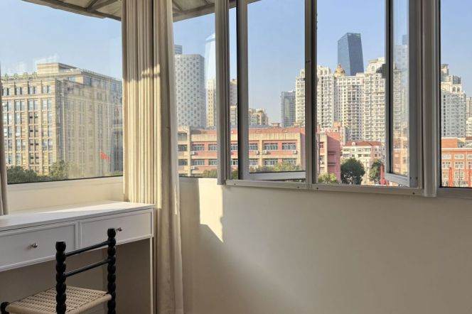Green 1BR + elevator| Zhongshan Park Metro L2/3/4 | 6F New decoration