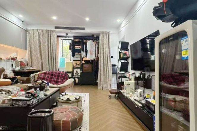 Valuable/Spacious Ruijin/Huaihai Rd 1+1BR with Central AC 14K   