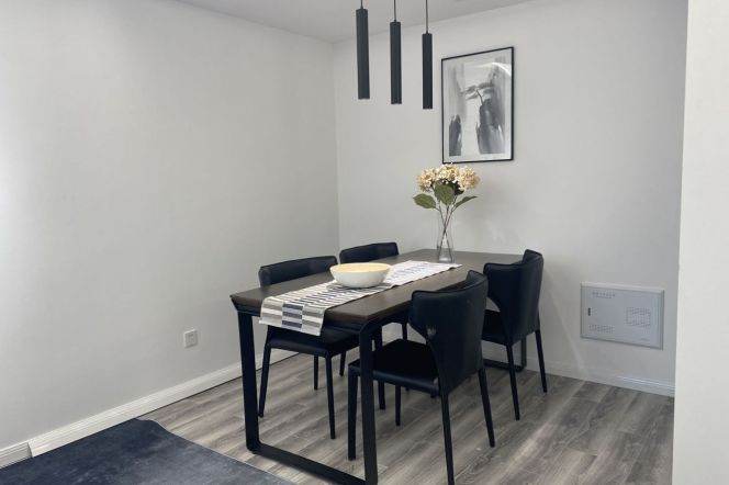 2 BDRS | Jing'an | Line 3 Dongbaoxing Rd, Line 8 West xizang Rd