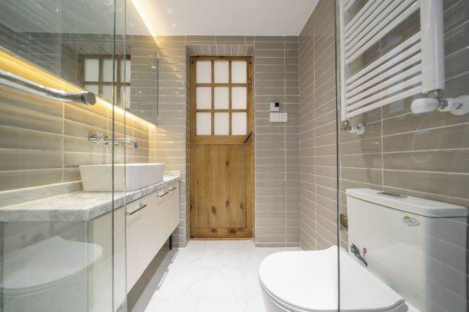 Morden 3brs with wall raditor in  People Square