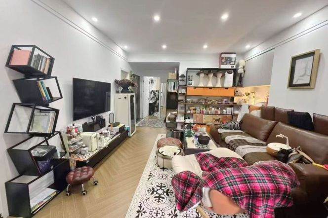 Valuable/Spacious Ruijin/Huaihai Rd 1+1BR with Central AC 14K   