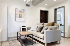 Bright 2br with elevator near Jing'an Temple