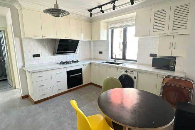 High Floor 2BR Residence w/Heating on Wuxing Rd