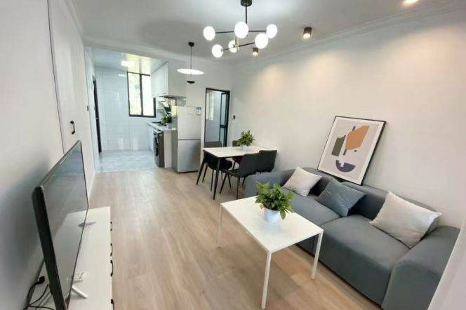 Modern 1br/2living & facing south @Zs Park & Line 2/3/4