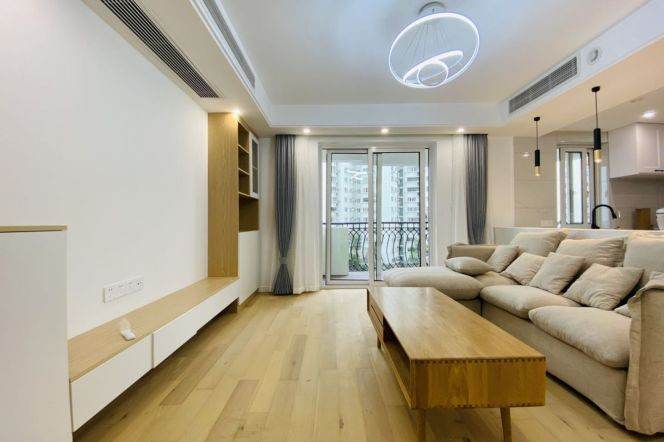 200 sqm 3 br+3 bath Apt &balcony &floor heating &parking/South shanxi rd 21K