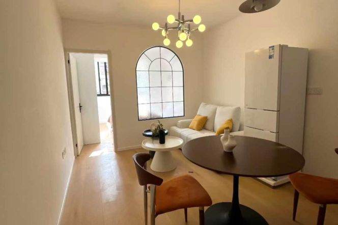 Brand new/Modern 1br 1lr/bright room/High value,Zhongshan park@L2/3/4