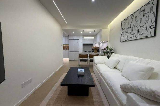 1 br 80 sqm newly renovated Apt&elevator&open kitchen/Hengshan rd 12K