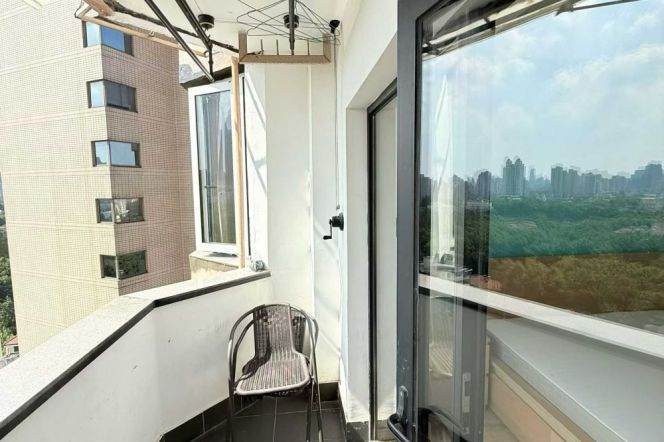 Wuxing rd/Jianguo W. Rd elevator 1br/2lr/1ba apt with balcony; L7/9