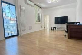 Good lighting 2brs&2baths with balcony near South Shaanxi Road