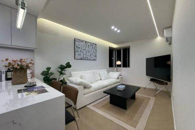 1 br 80 sqm newly renovated Apt&elevator&open kitchen/Hengshan rd 12K