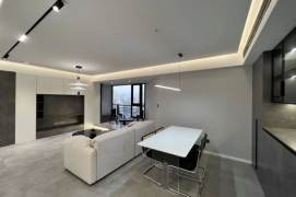 Brand new decoration 2brs with floor heating and balcony in central Xujiahui 
