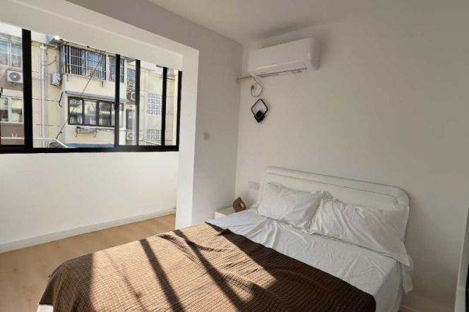 Brand new/Modern 1br 1lr/bright room/High value,Zhongshan park@L2/3/4