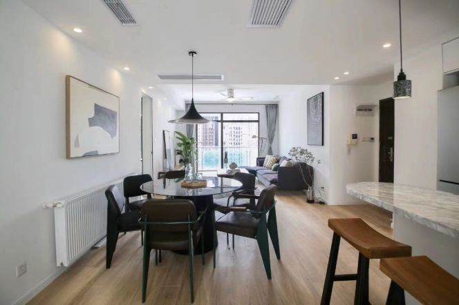 SiNan Rd good condition 3Br,wall heating,balcony,modern