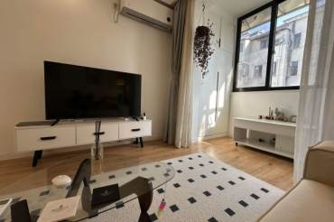 8mins to metro/Modern 1br/1lr/1ba Apt with elevator