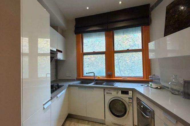 Historical Building 1br with elevator near L1/7/10/12 Changshu Road,Iapm