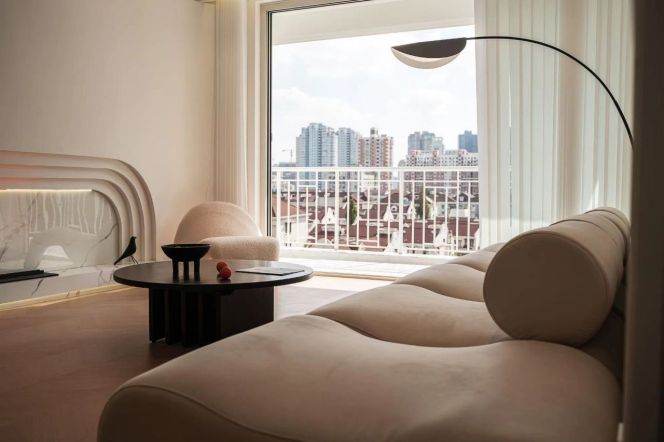 Xintiandi Good price 3Br,balcony,floor heating.