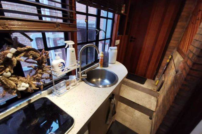 Nice 1br on yuyuan rd near jiangsu rd station 