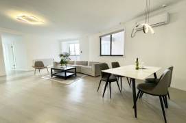 Charming 3brs 2bathrooms 2lrs Nr L3/4/10 hongqiao rd sta