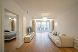 Wuding rd/jiaozhou rd bright 2brs/2lv/1bt apt with floor heating;L7