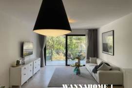 Spacious&Modern&Fabulous 3Bdrs 2Baths/HuaShan Rd/Nice Compound/Huge Open Balcony