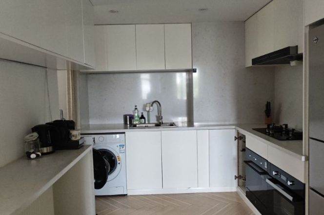 Bright and expansive 3-bedroom apartment @South Shannxi Rd. Station 