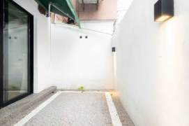 Hongqiao Rd Station 2Br/2Bath with Yard Line3/4/10