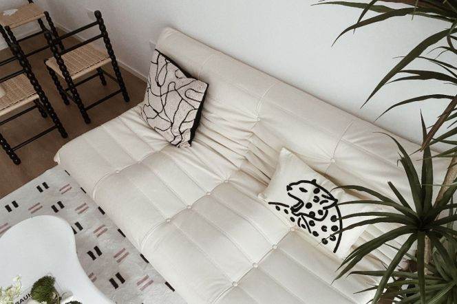 Elevator 1 bedroom with outdoor balcony nr Xujiahui Station. 