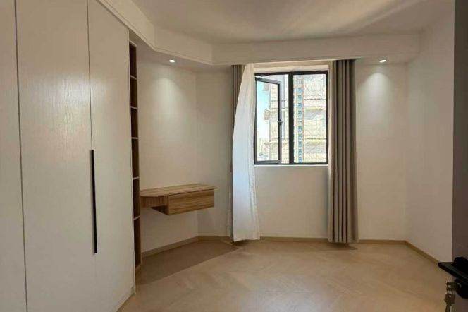 Rare Find in Jing’an.Snag this 124㎡ 3BR with Floor Heating for 15,800 RMB/Month