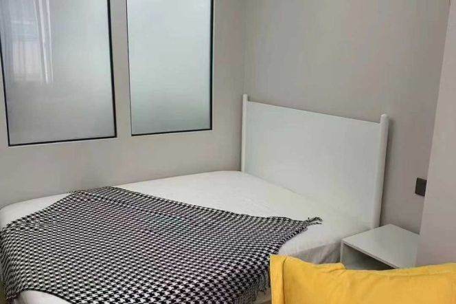 Loushanguan rd 1br 1lr@L15/2,cozy&quiet/bright room/brand furniture