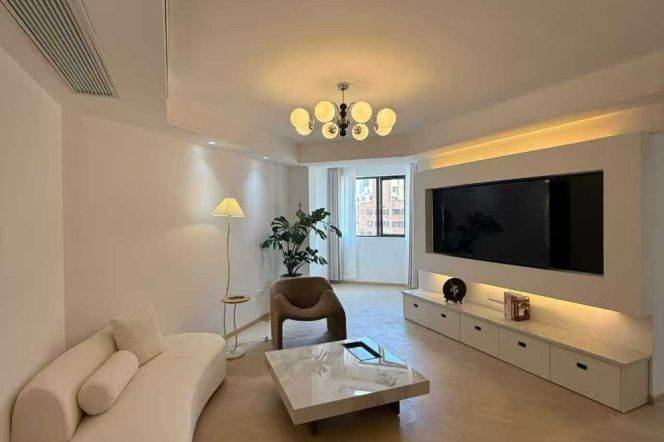 Rare Find in Jing’an.Snag this 124㎡ 3BR with Floor Heating for 15,800 RMB/Month