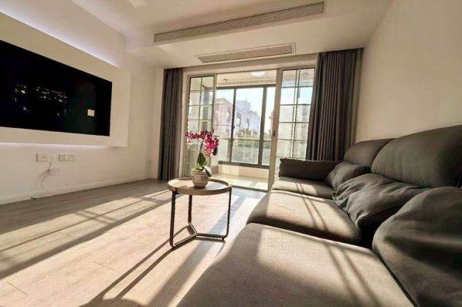 Jingan 2beds with Central A/C for 13,800 RMB/Month/ Wuning Road Metro