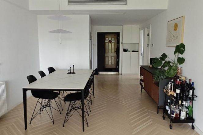 Bright and expansive 3-bedroom apartment @South Shannxi Rd. Station 